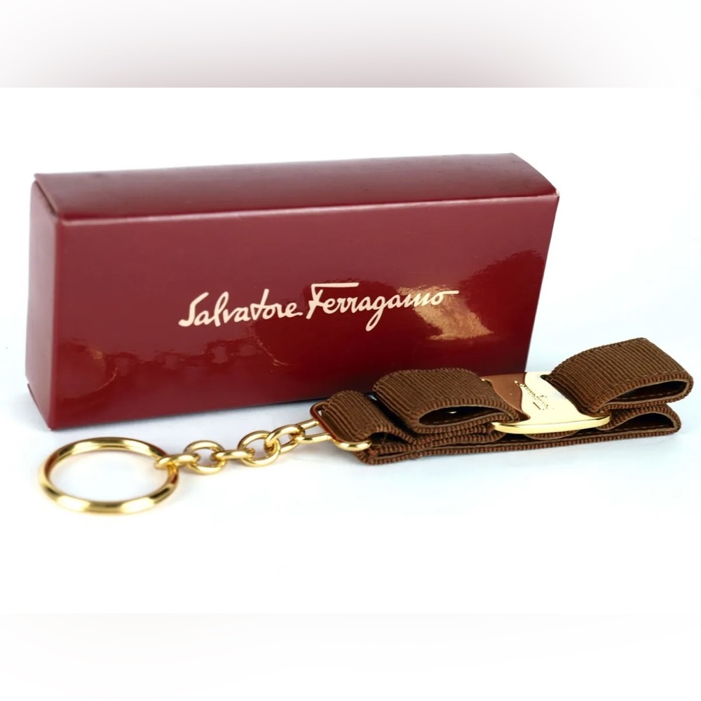 Salvatore Ferragamo Key Ring Holder Brown Vara Ribbon Bag Charm Box included!